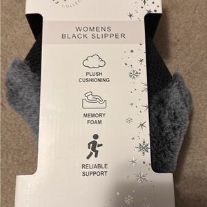 Women's Black Slipper with Gray Fur Size M 6-7